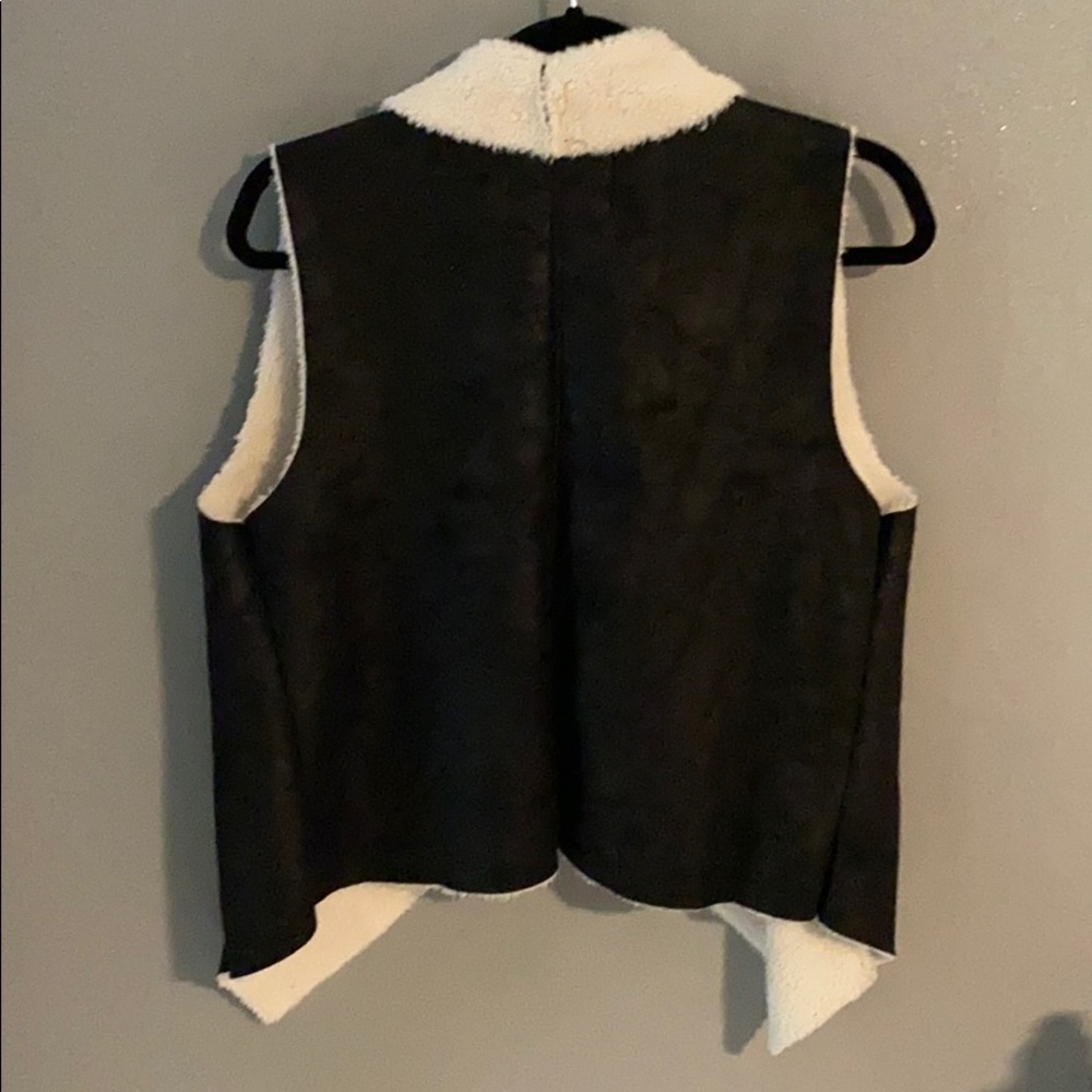 Vest - Picture 2 of 2